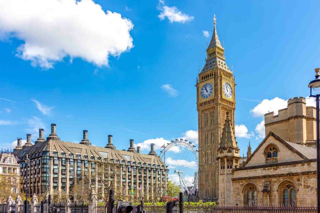 Exploring London: A Guide to Iconic Landmarks استكشاف لندن: دليل لأفضل المعالم
