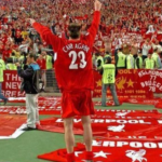 قميص جيمي كاراغر من ليفربول، بطل دوري أبطال أوروبا عام 2005، موقع بالتوقيع