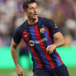 ⁦قميص برشلونة، موسم 2022/23 - موقع بواسطة ليفاندوفسكي⁩ - الصورة ⁦4⁩