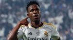 ⁦قميص ريال مدريد 2025/26 بتوقيع فينيسيوس جونيور⁩ - الصورة ⁦2⁩