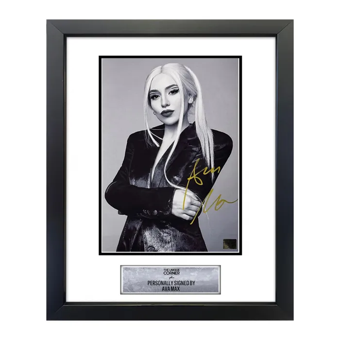 framed-ava-max-hand-signed-photograph صورة مؤطّرة موقع يدويًا من ايڤا ماكس - الصورة 1