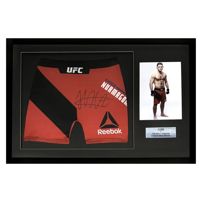 framed-khabib-nurmagomedov-hand-signed-limited-edition-shorts شورت مؤطر موقع يدويًا من حبيب نورمحمدوف - الصورة 1