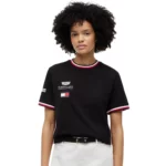 ⁦تيشيرت Tommy Hilfiger إصدار خاص بالتعاون مع فريق Cadillac F1 Team⁩ - الصورة ⁦3⁩