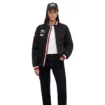 ⁦جاكيت "فارسيتي" Tommy Hilfiger x Cadillac F1 Team الإصدار الحصري لموسم الفورمولا 1⁩ - الصورة ⁦5⁩