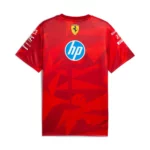 ⁦تيشيرت فريق Scuderia Ferrari الإصدار الخاص بسباق جائزة لاس فيغاس الكبرى⁩ - الصورة ⁦2⁩