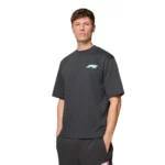 ⁦تيشيرت Formula 1 Legacy بمقاس واسع (Oversized) - إصدار الذكرى الـ 75⁩ - الصورة ⁦2⁩