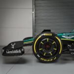 ⁦سيارة العرض الرسمية لفريق Aston Martin F1 - نسخة المقتنيين لإصدار AMR25 فورمولا 1 لموسم 2025⁩ - الصورة ⁦6⁩