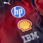 ⁦هودي Scuderia Ferrari للرجال - إصدار سباق جائزة الصين الكبرى 2026⁩ - الصورة ⁦4⁩