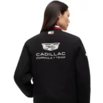 ⁦جاكيت "فارسيتي" Tommy Hilfiger x Cadillac F1 Team الإصدار الحصري لموسم الفورمولا 1⁩ - الصورة ⁦10⁩