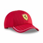 قبعة بيسبول Ferrari F1 للأطفال - نسخة فريق 2025 من Puma - ملابس رأس فورمولا 1 للشباب