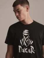 ⁦تيشيرت Dakar Logo 123 قطن 100% لإطلالة مريحة لعشاق رياضة السيارات⁩ - الصورة ⁦10⁩