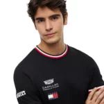 ⁦تيشيرت Tommy Hilfiger إصدار خاص بالتعاون مع فريق Cadillac F1 Team⁩ - الصورة ⁦7⁩