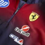 ⁦هودي Scuderia Ferrari للرجال - إصدار سباق جائزة الصين الكبرى 2026⁩ - الصورة ⁦3⁩